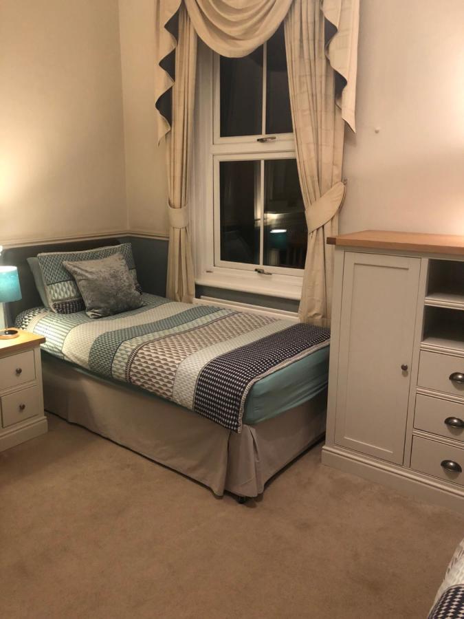 Netley Guest House 판버러 외부 사진