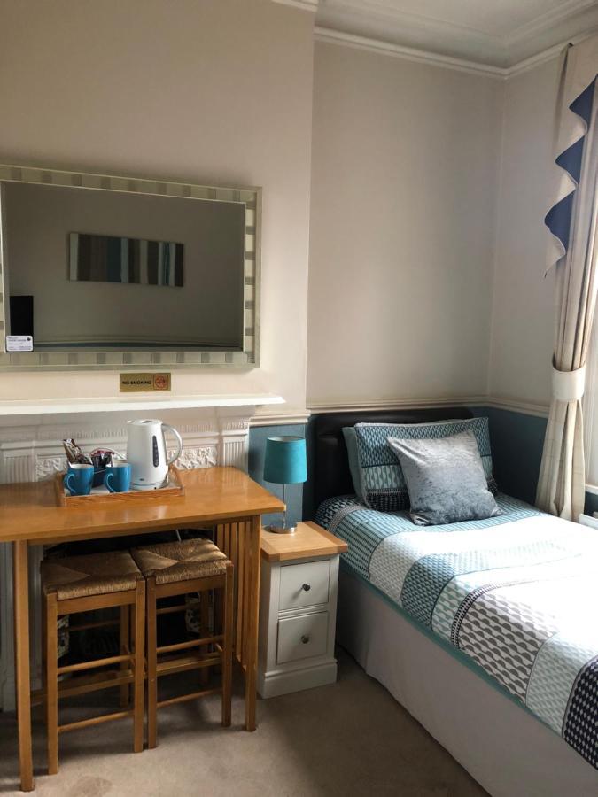 Netley Guest House 판버러 외부 사진
